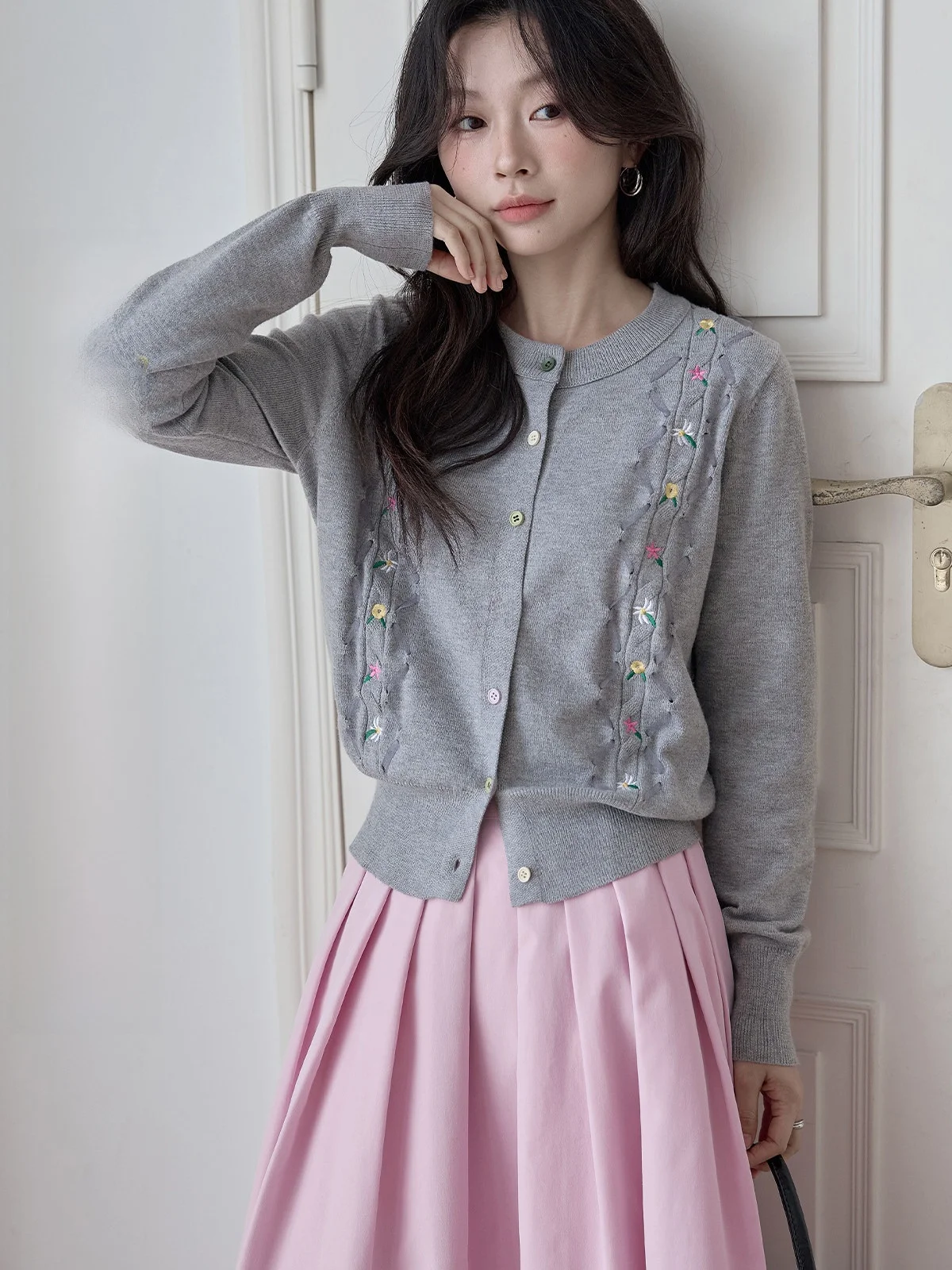 

HUIXI Embroidered Knitwear Spring New Women's Faion Design Sensation Floral Pattern Open Cardigan Regular Fit Long Sve