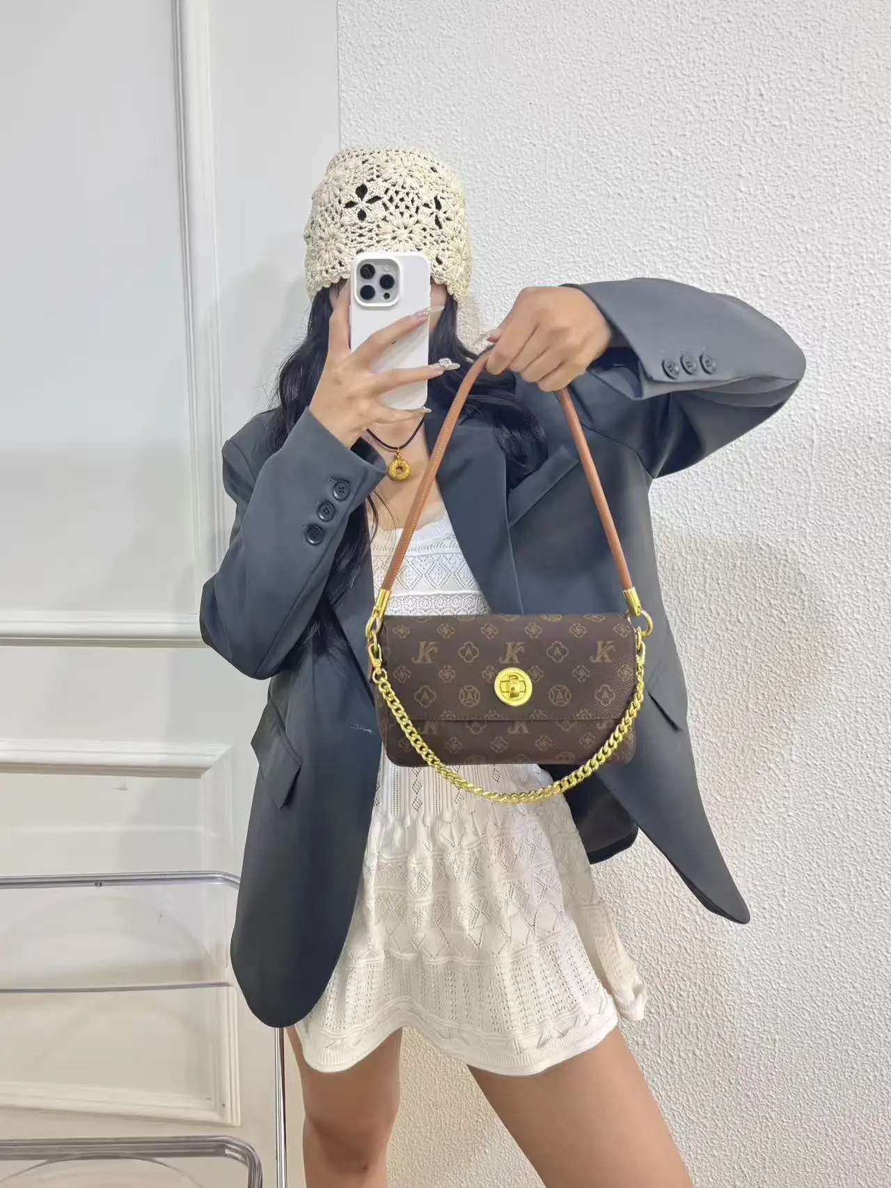 

2025 New Versatile Contrasting Color Chain Storage Crossbody Bag Shoulder Bag for Women with Small Front Pouch Elegant Style