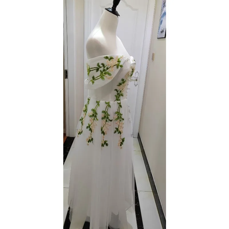 Vestido de noite de banquete 2025 novo verão branco vestido de um ombro, adequado para uso diário para parecer fino, médio a longo vestido de anfitrião