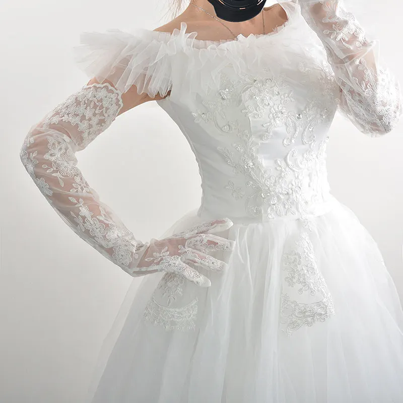62 cm lange Spitzenhandschuhe aus Tüll-Mesh, halbtransparent, einfarbig weiß, mit Blumenmuster, modisch, für Abendveranstaltungen, Hochzeiten, Brautzeremonien, elegante Manschetten. – Detail 7