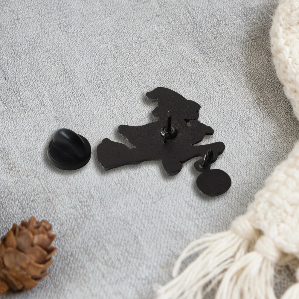 Lila Zaubererhut Umhang Hexe Gans Emaille-Pin Magische Ente Fledermaus Brosche Kürbis-Anhänger Halloween-Geschenk Abzeichen Accessoire – Detail 8