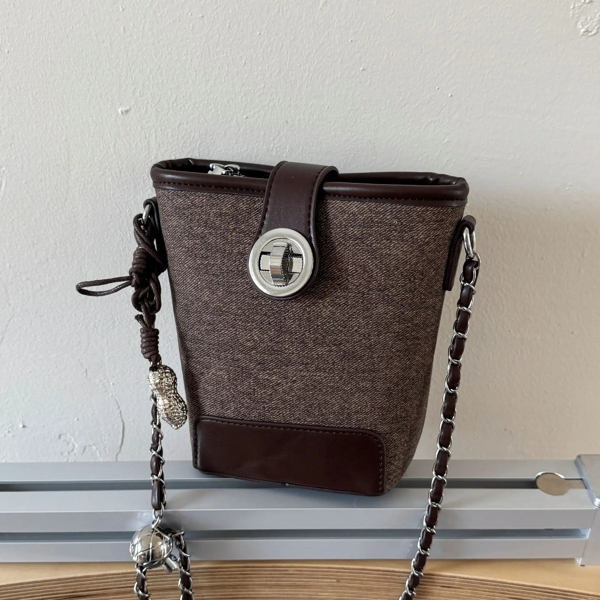 

​​2025 Woven Bucket Bag for Women Trendy Summer Shoulder Bag with Chain Strap Stylish Crossbody Purse Fashionable Boho Handbag​