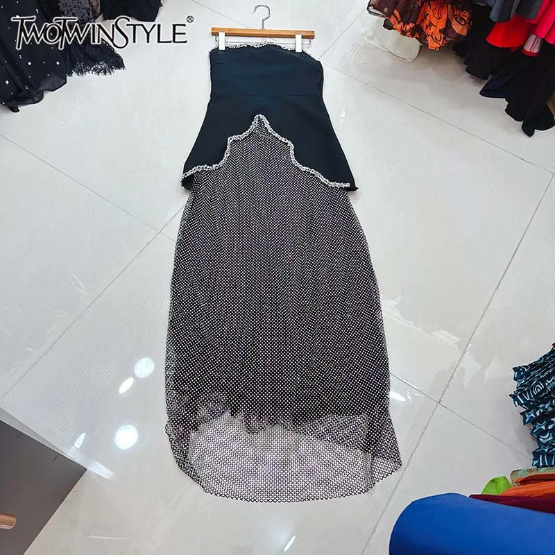 

TWOTWINSTYLE сексуальные утягивающие комплекты из двух предметов для женщин, топ без рукавов с квадратным воротником, юбка с высокой талией, шикарный комплект, женский новый KSE550441