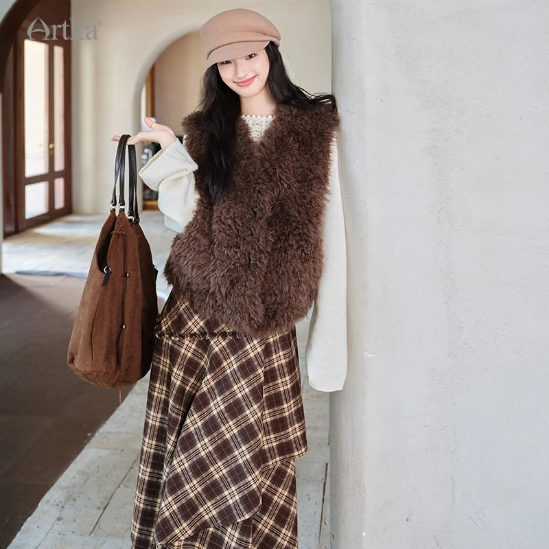 ARTKA 2025 الخريف جديد المرأة سترة معطف موضة عادية براون أفخم أكمام صدرية رشاقته الدافئة سترة معطف WA62053Q