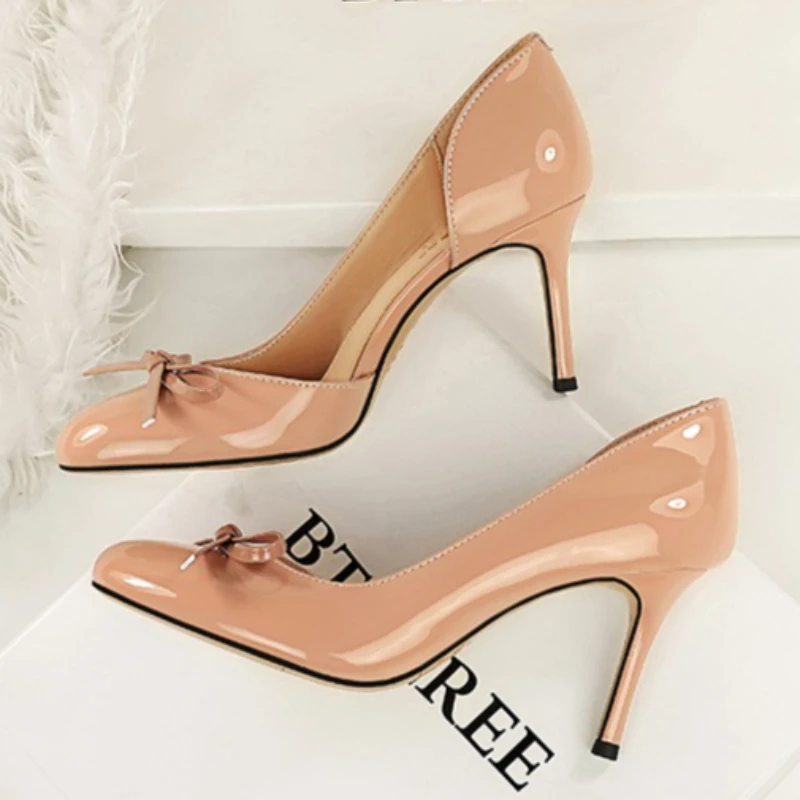 Women Pumps Sweet Bow Round Head Shallow Mouth Single Shoe Fashion Patent Leather Banquet Dress Heels Side Hollow Stiletto Heels