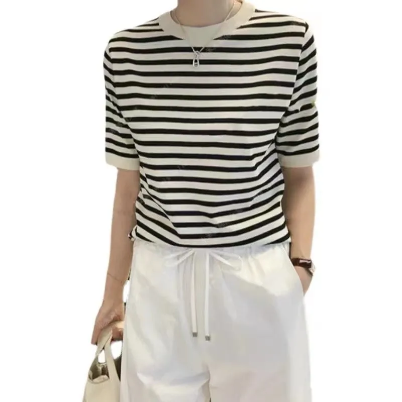 夏  アイスシルクニットルーズラウンドネック半袖女性の Tシャツストライプトップ快適な通気性カジュアルファッション