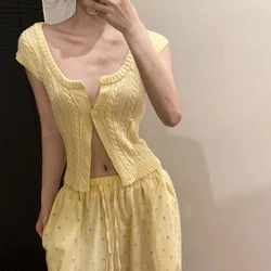 2024 nuova t-shirt Sexy con scollo a v per donna maglione lavorato a maglia a maniche corte giallo estate nuovo Cardigan monopetto sottile Top