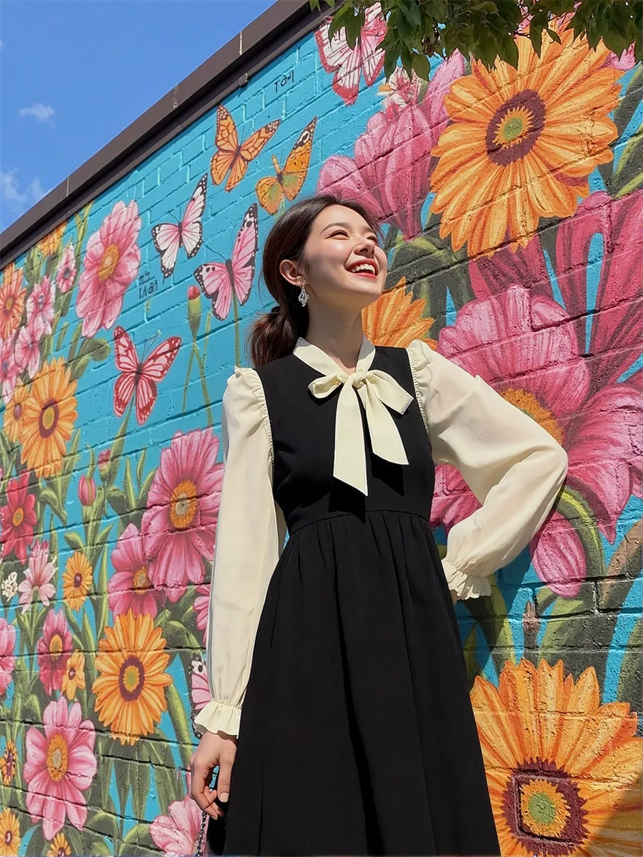 فساتين نسائية سوداء على شكل حرف a مرقعة للخريف والربيع ورقبة مطاطية عتيقة بسلسلة خصر إمبراطورية كشكش جميلة