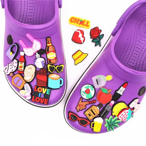 Imagen 2 del producto Dijes de PVC para zapatos, accesorios en forma de corazón, hebilla de zapato, decoración para fiesta de niños, regalos de x-mas, 1 piezas