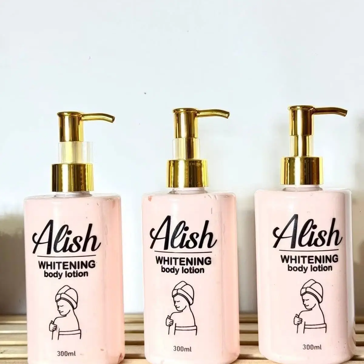 

Vietnamese Strawberry Brightening Essence Lotion, Whitening & Pinkish Glow for Radiant Skin