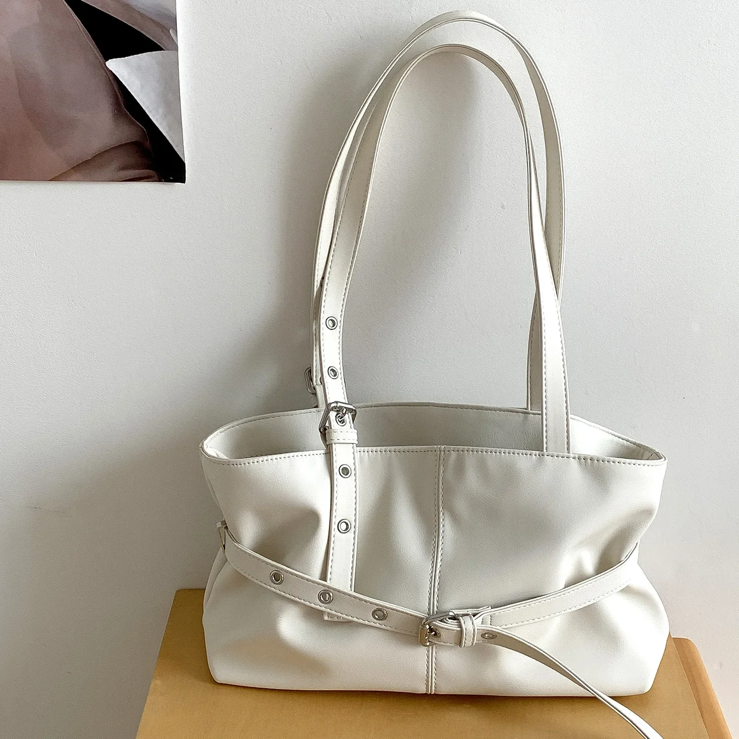 

Fashion Designer Bags for Women Handbags and Purses Soft PU Leather Shoulder Bag Belt Design Shopper Tote Female Commuting Bag