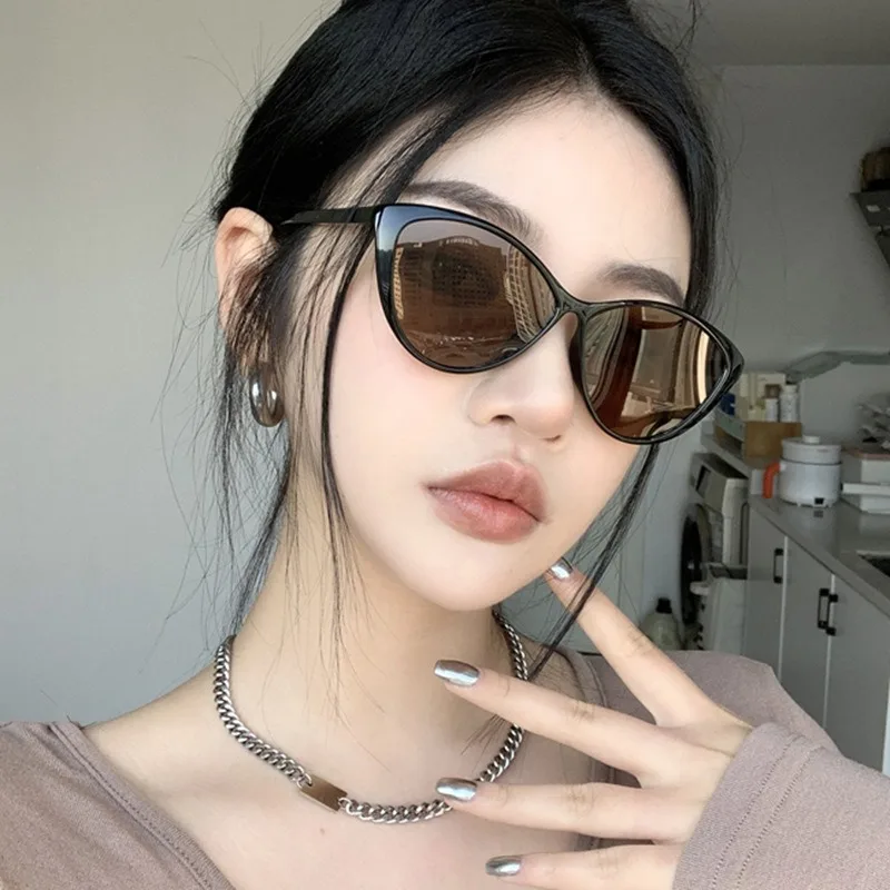 

Female Round Face Slim Flat Mirror Concave Metal Hinge PC Anti Blue Light Eye Glasses Ultra Light Cat Eye Black Frame Sunglasses