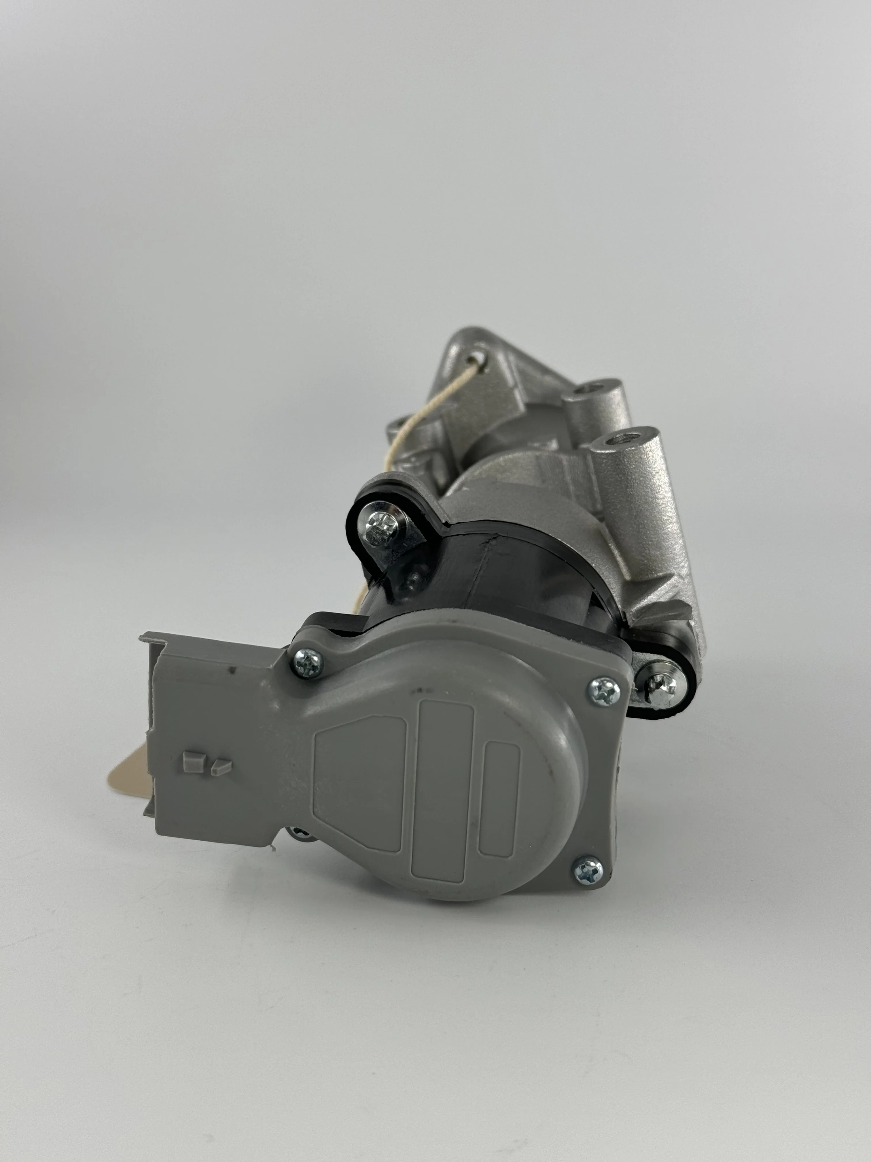 XingJi parte la valvola di ricercazione dei gas di scarico OE LR 018324   Adatto per Land Rover Discovery MK3 2.7 TD (2004-2009) EGR anteriore sinistro e destro