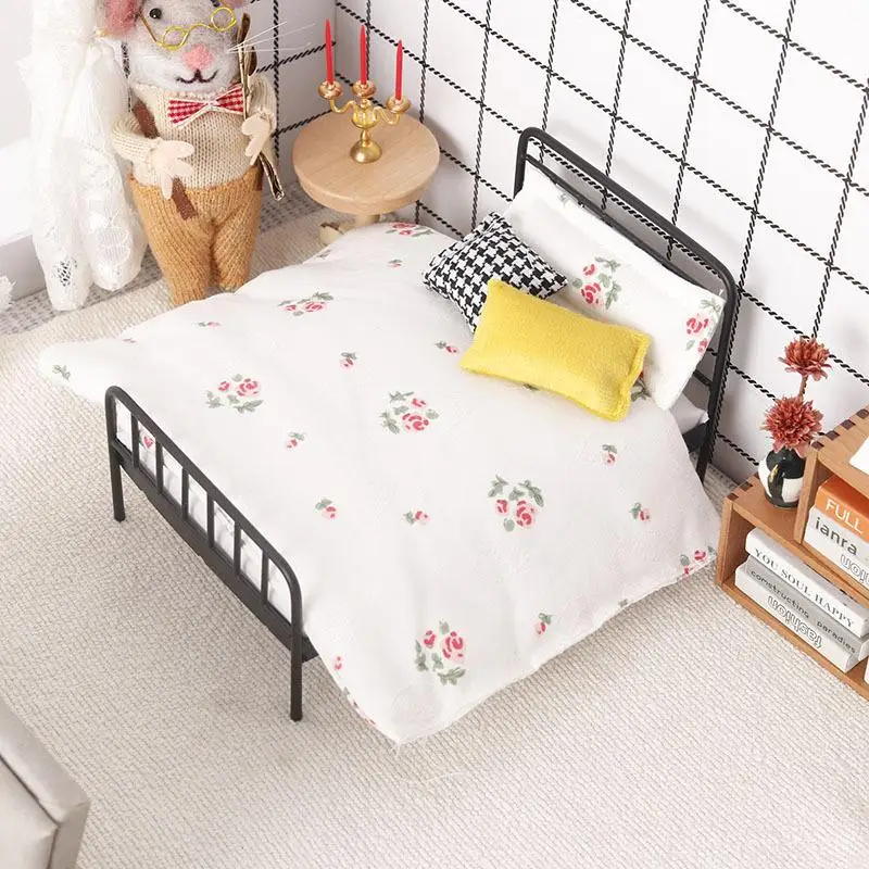 

[JN]1/12 Dollhouse Simulation Quilt Pillow Bed Model Set Miniature Bedroom Decoration Micro Scene Props