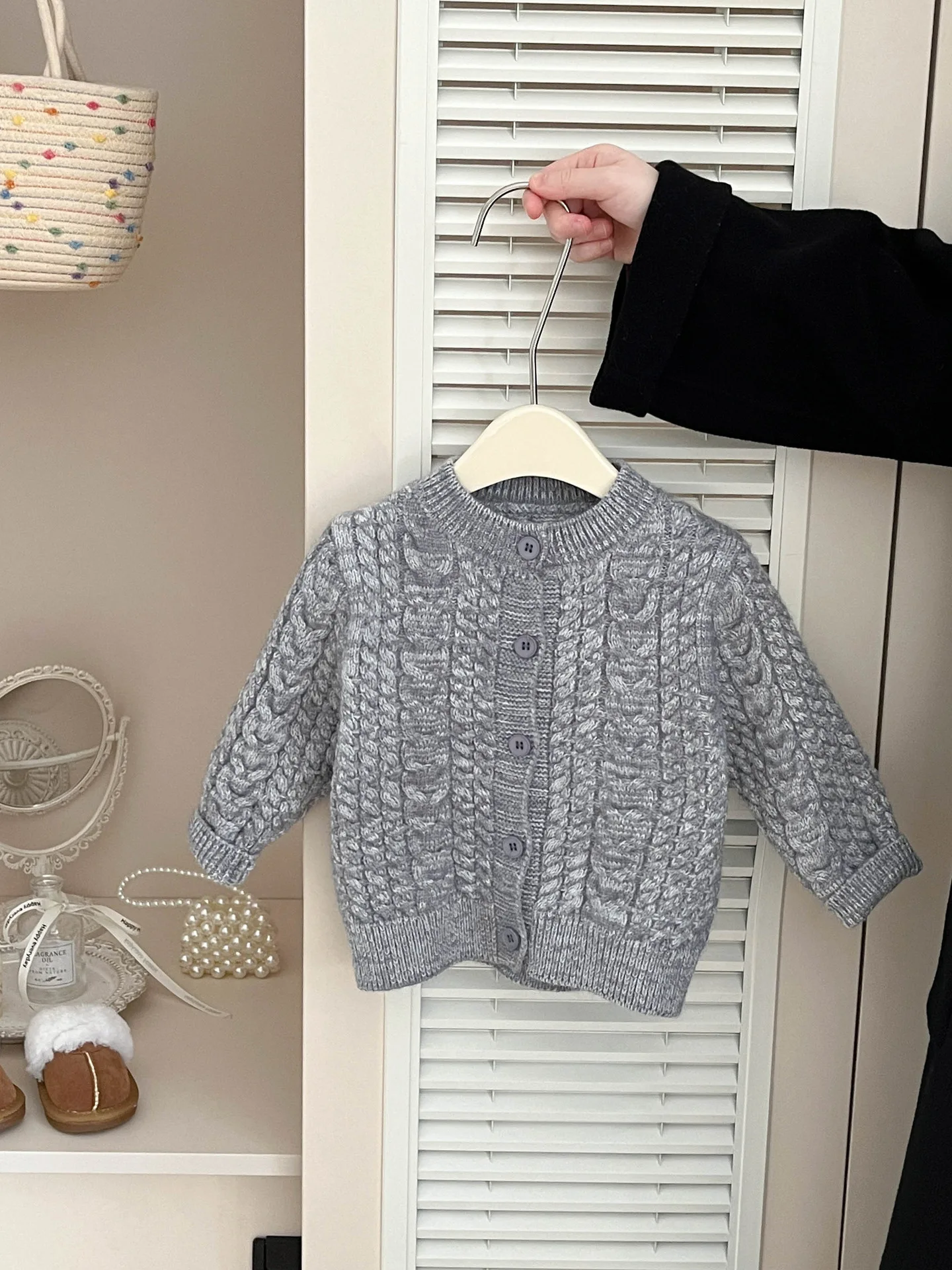 

Корейский вязаный кардиган для маленьких девочек, свитер Thiened Eena, осень-зима, Новое поступление, модная одежда для малышей...