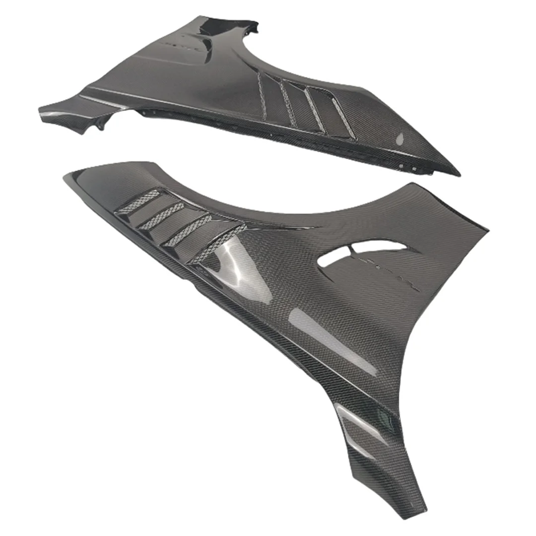 

AE style F80 M3 two-sided carbon fiber fender was used For the F80 M3
