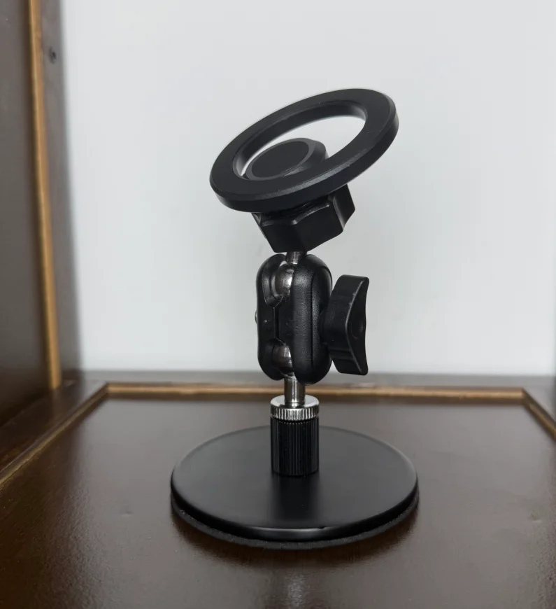 

Desktop Metal Disc Stand 360-Degree Rotating Phone Clip Magnetic Head Desk Phone Holder Mini Support Frame for Live Streaming