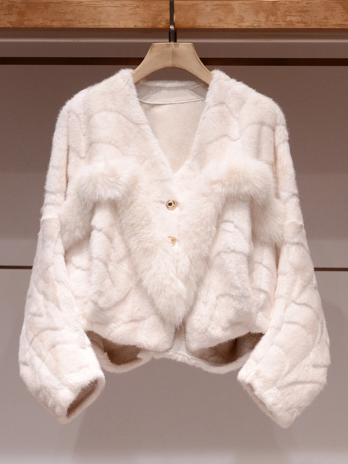 

Sli ort V-Ne Women's Fur Coat Ele Chic Outerwear Winter New Arrival Age-Defng Faionable Quilted Leather Jaet