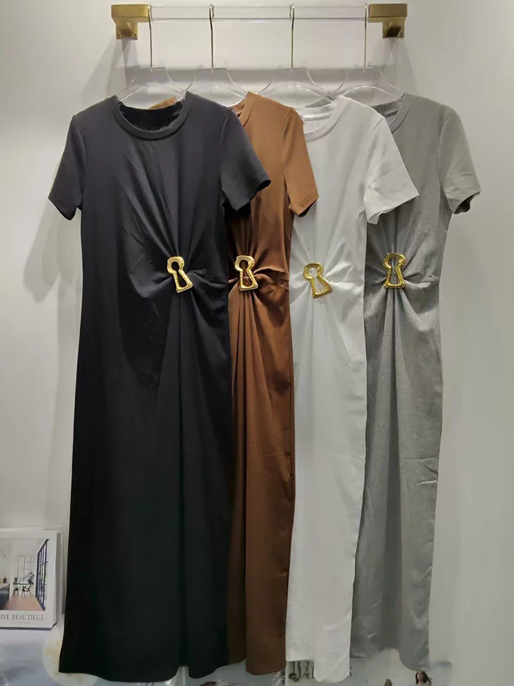 ชุดเดรสเสื้อยืดคอกลมดีไซน์เนอร์ ชุดเดรสสวมหัวจับจีบหัวเข็มขัดโลหะ ชุดเดรสถักแน่นยืดหยุ่นทันสมัย