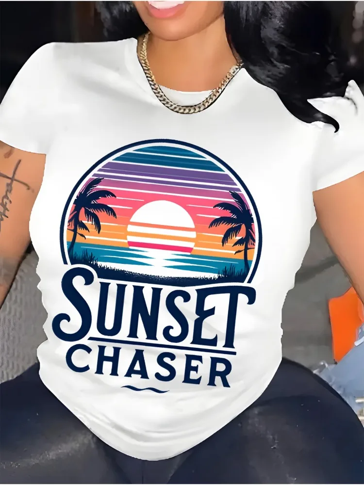 

Женская непринужденная повседневная футболка с принтом «Закат Чиз» для пляжного любовника с тропическими пальмами и красочным дизайном заката