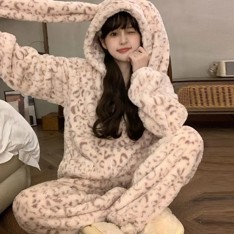 

Пижамы из кораллового флиса, женские зимние теплые фланелевые пижамы с капюшоном, леопардовый принт, новинка 2025, плотная флисовая уютная одежда для сна, милая домашняя одежда