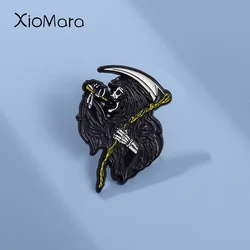 Death Sickle Skull Brooch Enamel Pin Halloween Punk Ghost Metal Badges Decoration Collar Lapel Jewelry Accessory Gift for Friend