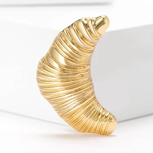 دبابيس كرواسون المينا للنساء للجنسين قرون بقرة حيوانية دبابيس طية صدر السترة مأدبة حزب حقيبة ظهر هدايا اكسسوارات المجوهرات أفضل 6 مبيعات للرجال - رقم 2