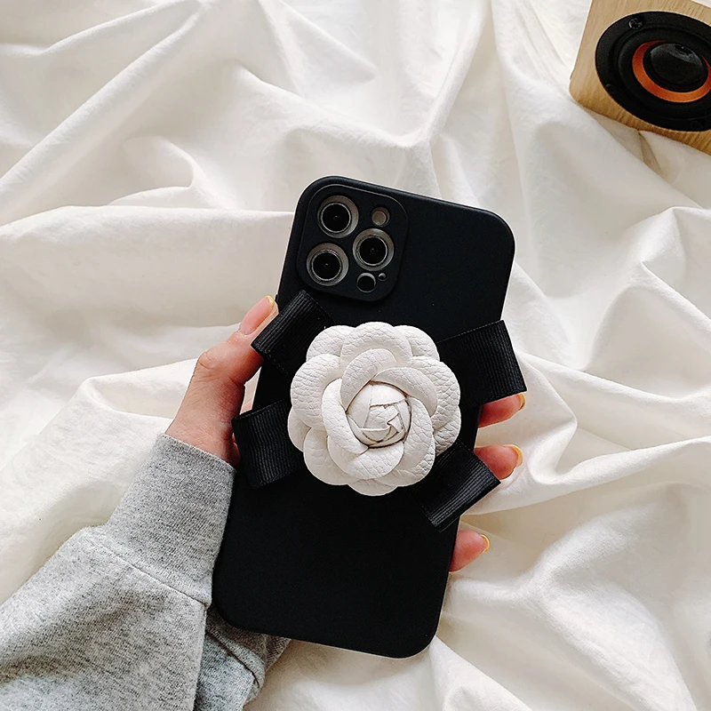 Luxury 3D Flower Pearl Wrist Chain Phone Case For IPhone 15 14 16 Pro 13 12 11 Pro Max X XS MAX XR 7 8 Plus 6 6S Soft Cover