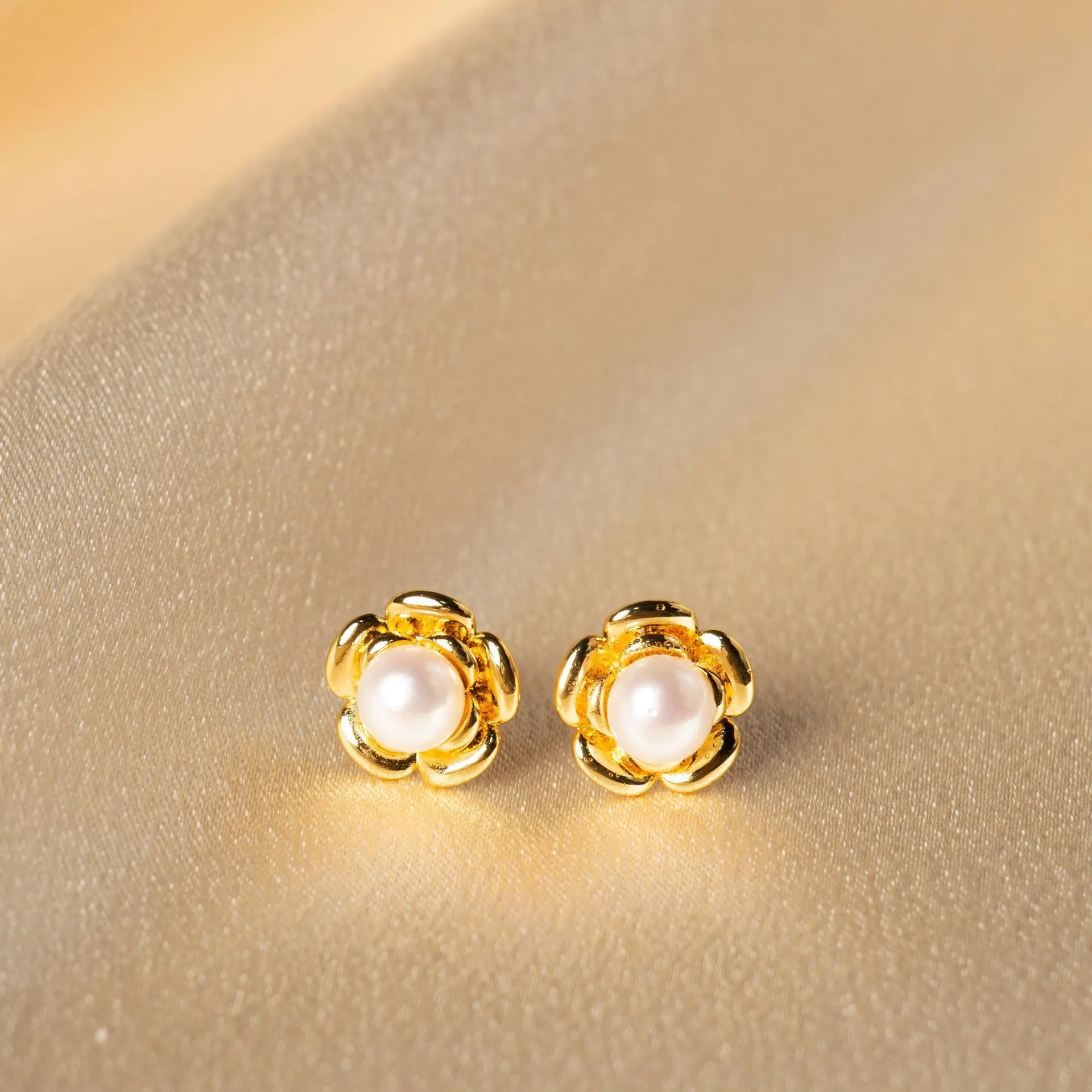 

New Arrival 100% Natural Freshwater Pearl Camellia Design 14k Gold Filled Ladies Stud Earrings Jewelry For Women Birthday Gifts