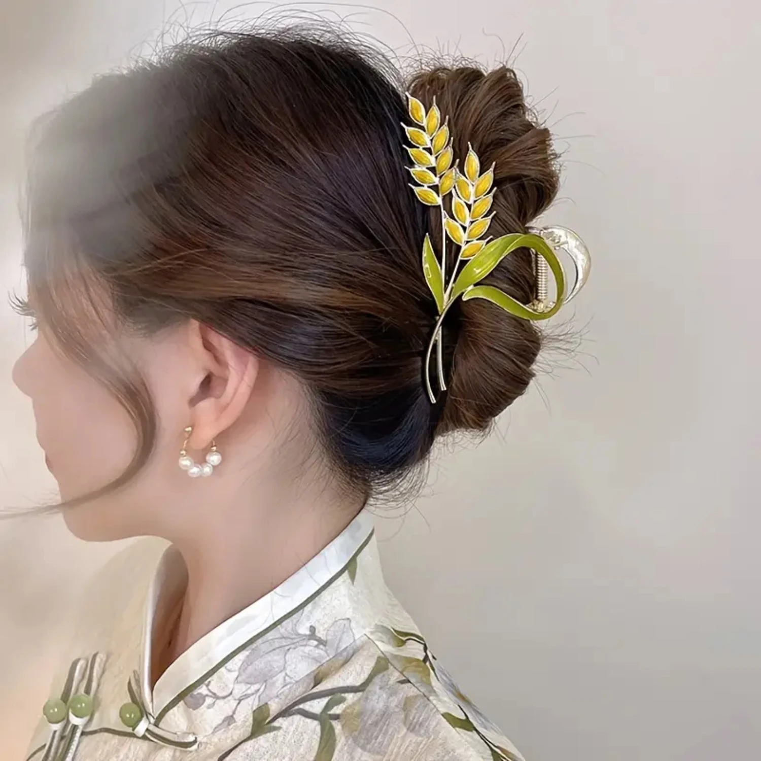 

Essential Autumn Stylish Large Cute Wheat Ear Claw Clip for Fall Season - Non-Slip Grip Metal Hair Clip with Leaves Design - Str