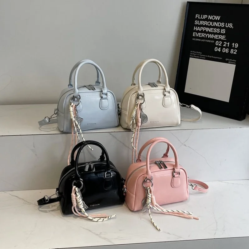 

Women's Shoulder Bag With Fine Leather Casual Vintage Famous Lasting Spacious Soft Modern Style​