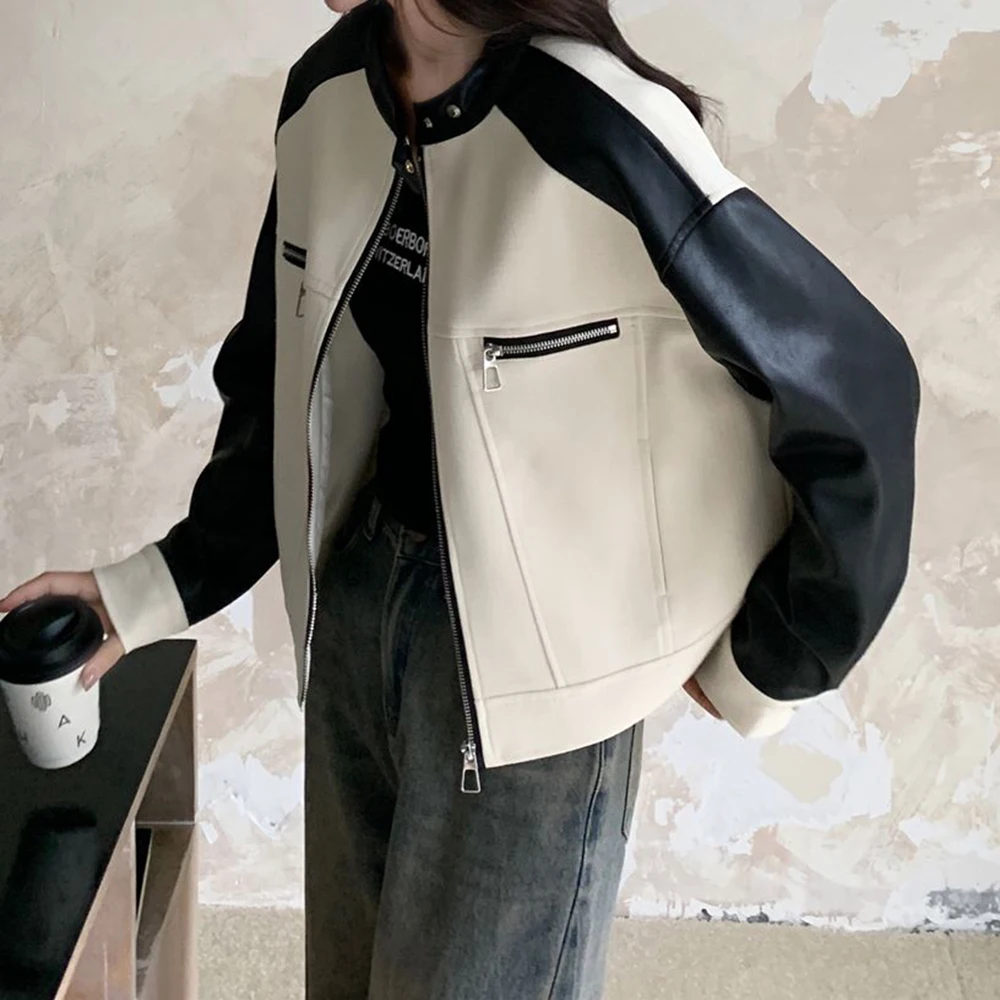 Cappotto con giunture in colore a contrasto in pelle PU bianca da donna primavera e autunno 2025 nuova piccola giacca corta da strada fritta retrò allentata
