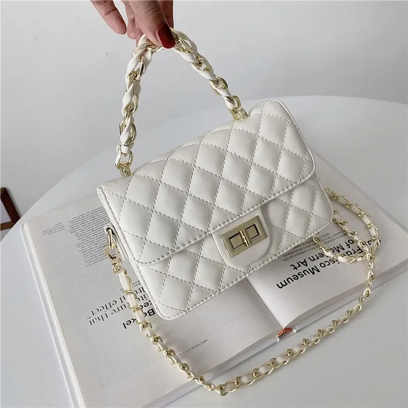 

Minimalist Quilted Chain Bag, Women's Versatile Square Crossbody Purse, Chic Day to Night Tote, Casual Sling Bag, Minimalist