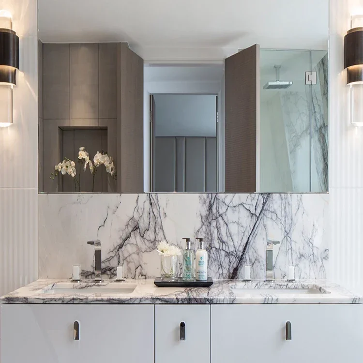 Equipamento de banheiro com vaidade de hotel