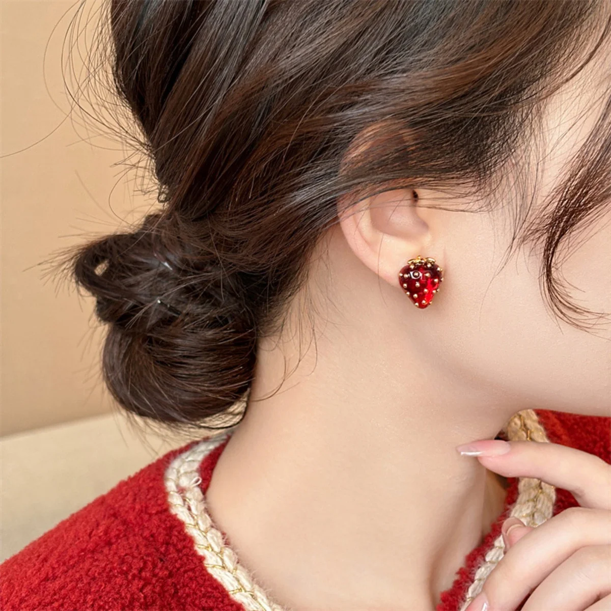 แฟชั่นหวานสตรอเบอร์รี่สีแดง Drop ต่างหูสําหรับผู้หญิงน่ารักสีเขียวใบดอกไม้เรซิ่นสตรอเบอร์รี่ผลไม้ต่างหูเครื่องประดับ