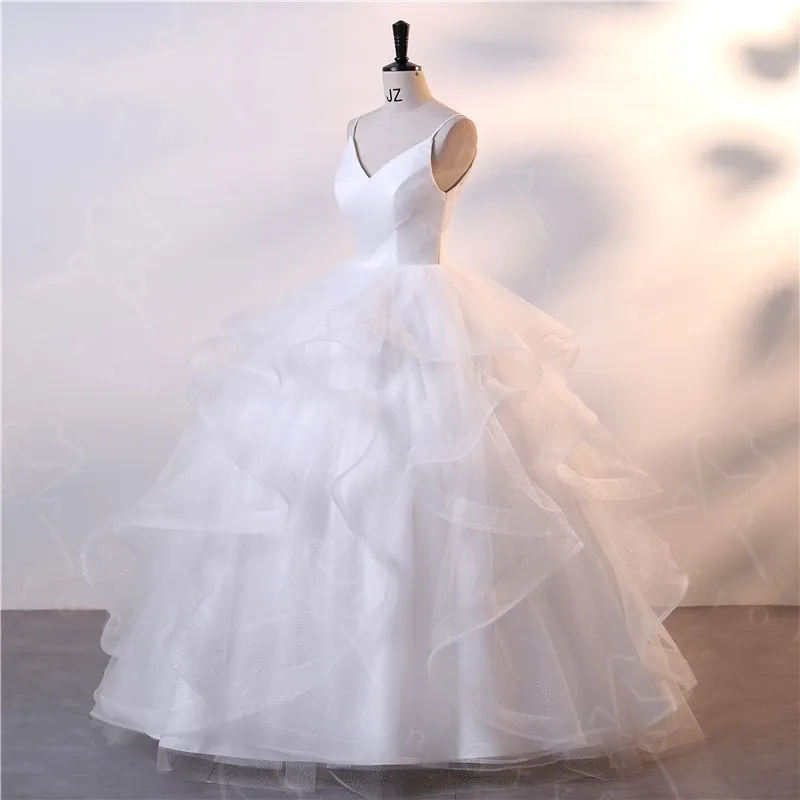 White Quinceanera Dresses New Elegant Spaghetti Strap Party Dress Real Photo V-neck Ball Gown Simple Prom Dress For Women