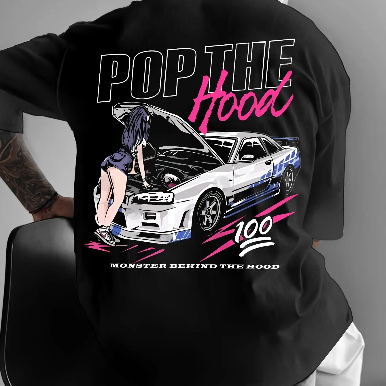 Camiseta con Estampado Gráfico para Hombre POP THE HOOD, Diseño de Moda Urbana con la Frase "The Monster Behind The Hood", Estilo Casual de Verano