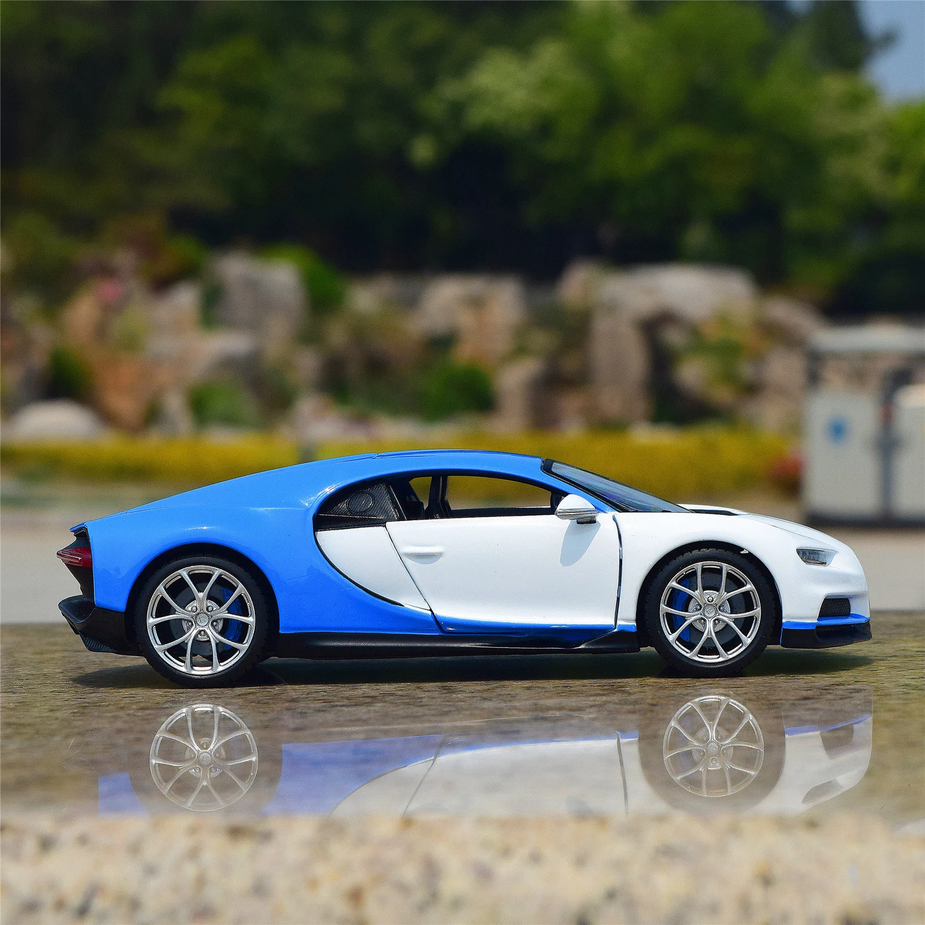 Maisto 1:24 Bugatti Chiron Alloy Sports Car Model Diecast Metal Toy Vehicles Car Model High Simulation Collection Childrens Gift