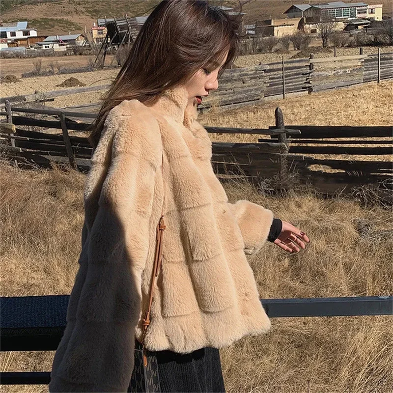 

Faux Mink Grass Coat Short 2023 New Winter Popular British Style Imitation Mink Plush Top for Women Woolen Jacket Beige Fur Coat