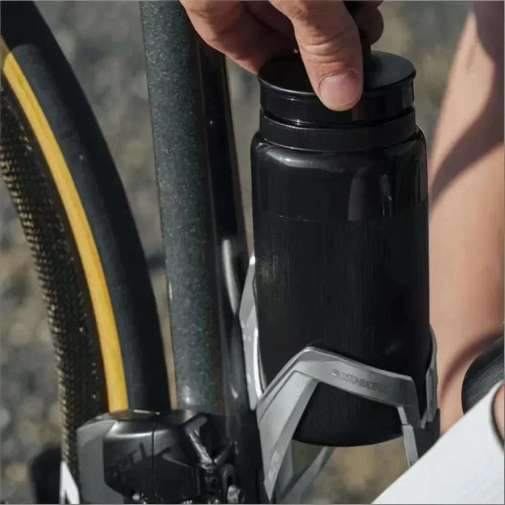 Sports Water Bottle 550ml/750ml with Dust Cover, Lightweight Cycling Flask, Portable Outdoor Running Gym Fitness Kettle