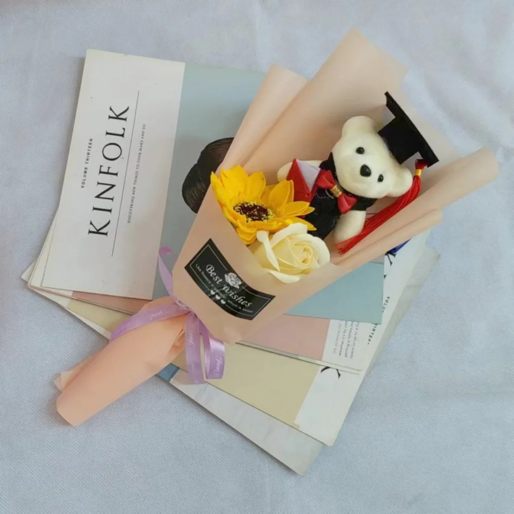 

Chic Mini Crochet Graduation Bear Bouquet Plush Toy Gift Sunflower Soap Bouquet Stunning Cartoon Lovely Bear Teacher's Day
