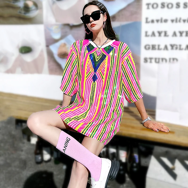 

Новая модная женская футболка в уличном стиле с шикарным полосатым узором и блестящими пайетками, свободного кроя, летняя женская одежда, топы