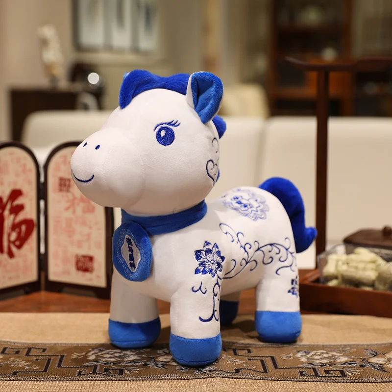 Blauw en wit porseleinen paardenpop 2026 Hot Sale Nieuwjaar mascotte paard knuffel Nieuwjaarsfeest cadeau uitwisseling cadeau Home Decor