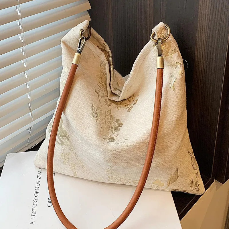 New Chinese Tote Bag for Women 2024New Spring/Summer Small and Large Capacity Chinese Style Water Bucket Bag Canvas Commuter Bag