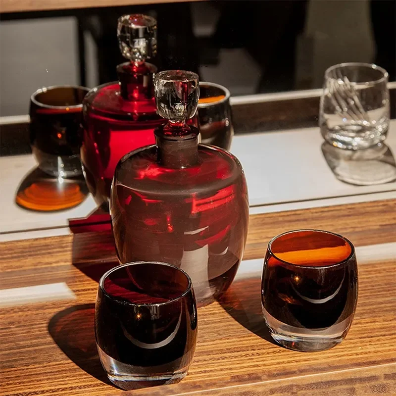 High-end crystal wine set, luxury modern art thick-bottomed handmade glass wine jug, model room, bar counter soft decoration