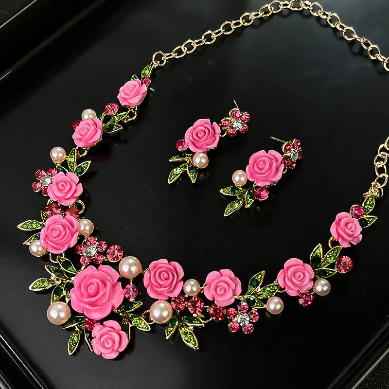 3-piece Set of Fashionable Luxurious Flower Earrings Necklaces Suitable Jewelry Both Men and Women's Weddings and Birthday Gifts