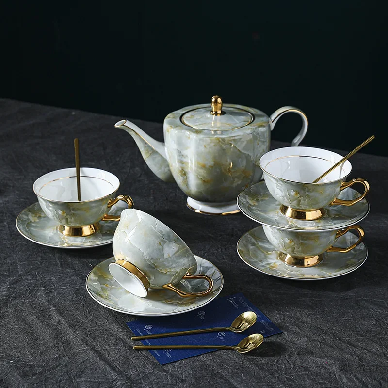 

European Porcelain Palace Style Gilt Bone China Coffee Cup Saucer Exquisite Luxury Afternoon Tea Cup with Saucer Birthday Gift