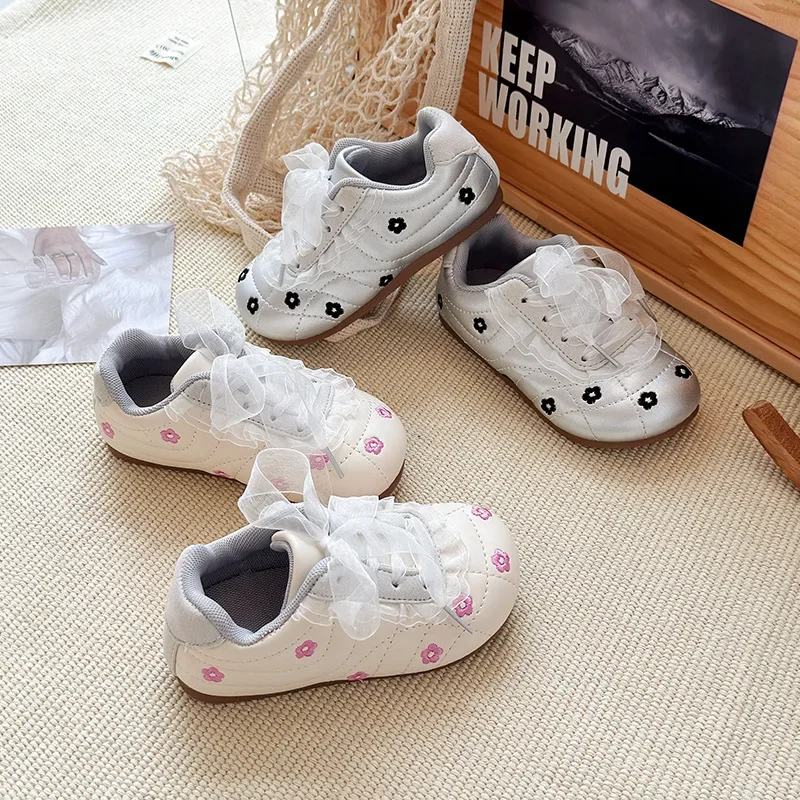 

2025 Autumn New Girls Sports Shoes Sweet Lace Bows Embroidered Kids Casual Shoes Lace Bows Children Running Shoes Round Toes
