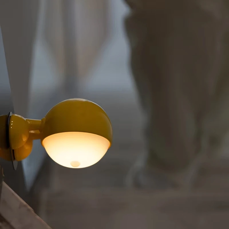 Luce notturna a LED con occhi grandi dei cartoni animati, perfetta per le stanze dei bambini, illuminazione a lunga durata