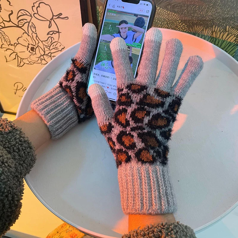 1Pair Winter Knitted Gloves Cute Women Full Finger Cycling Gloves Leopard Print Gloves For Women Touch Screen With Fleece